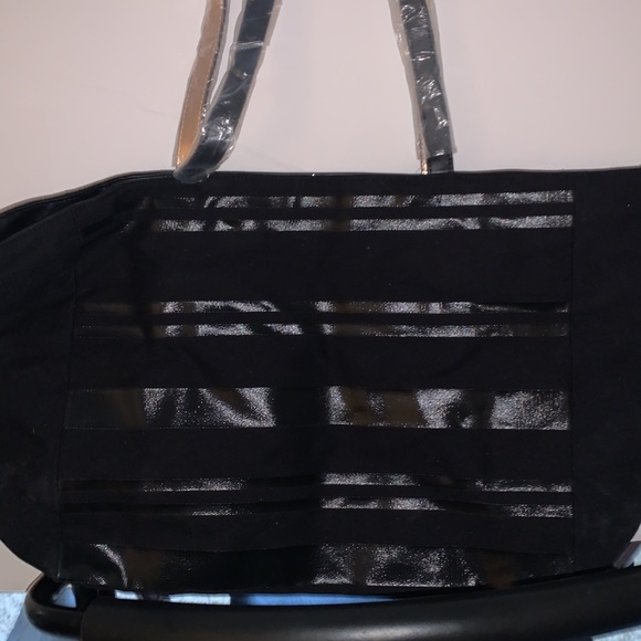 Victorie Secret Black and Gold zippered One Size Tote - Picture 6 of 6
